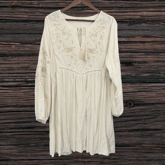 lovestitch Dresses & Skirts - LOVESTITCH Boho Embroidered Cream Peasant Dress SZ L